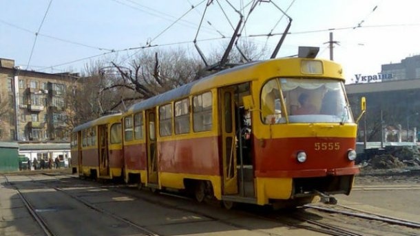 Озброєний чоловік пограбував трамвай у Києві