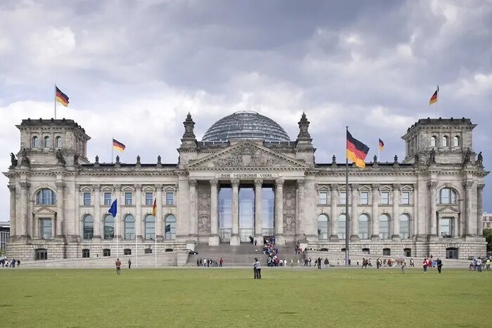 Берлін пояснив, чи можуть українці залишатися у Німеччині з недійсним паспортом