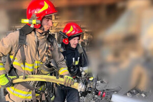 Рятувальники загасили пожежі на Вінниччині та Франківщині, які виникли після атаки РФ  (фото)