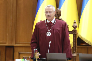 Десятеро на одне місце. Хто замінить Сергія Головатого у Конституційному судді?