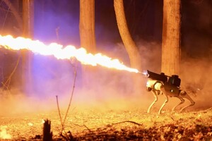 Thermonator – перший в історії чотириногий робот-собака, що метає вогонь